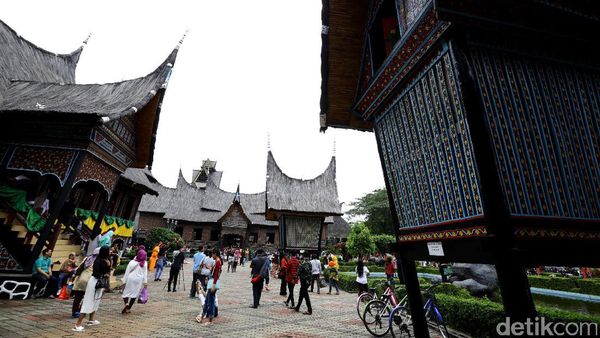 Libur Lebaran, 260 Ribu Orang Kunjungi TMII