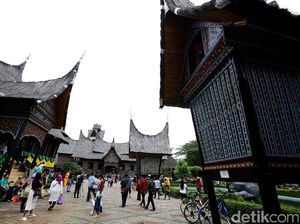 Libur Lebaran, 260 Ribu Orang Kunjungi TMII Libur Lebaran, 260 Ribu Orang Kunjungi TMII