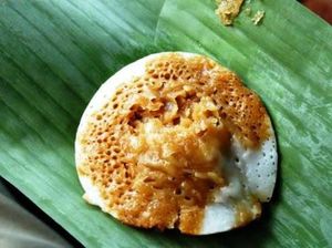 Sedapnya Menyantap Serabi dengan Kuah Gula Merah