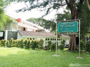 Sebelum Sambut Obama, Jokowi Jumatan di Masjid Baitussalam Bogor