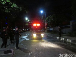 Kapolri Jenguk 2 Anggota Brimob yang Ditusuk di Masjid