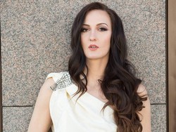 Tubuhnya Capai 206 Cm, Inikah Model Tertinggi di Dunia?