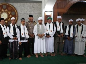 HUT Polri Ke-71, Polres Bogor Gelar Tablig Akbar Undang Ustaz Arifin Ilham HUT Polri Ke-71, Polres Bogor Gelar Tablig Akbar Undang Ustaz Arifin Ilham