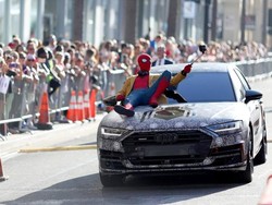 Spider-Man Selfie di Atas Kap Mesin All New Audi A8