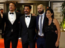 Ada pula aktor Nicolas Vazquez (kiri), yang dalam foto ini ditemani pesepakbola Lavezzi dan Javier Mascherano (Foto: REUTERS/Marcos Brindicci)