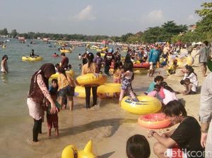 30 Ribu Wisatawan Kunjungi Pantai Bandengan Jepara 30 Ribu Wisatawan Kunjungi Pantai Bandengan Jepara