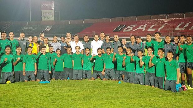 Terinfeksi Bakteri, Ezra Walian Absen di Kualifikasi Piala AFC U-23