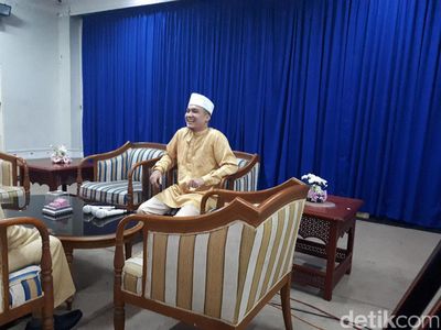 Senyum Semringah Egi John di Pernikahan Keduanya