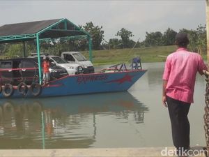 Perahu Tambang di Jombang Masih Diminati untuk Alternatif Pemudik