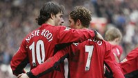 Nomor punggung 10 di MU dipakai oleh Ruud van Nistelrooy selama periode 2001/02 - 2005/06. Foto: Alex Livesey/Getty Images