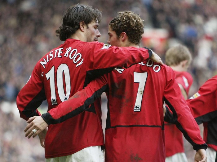 MANCHESTER, ENGLAND - MARCH 6: Ruud Van Nistelrooy of Man Utd celebrates with Cristiano Ronaldo after scoring the second goal during the FA Cup Quarter Final match between Manchester United and Fulham at Old Trafford on March 6, 2004 in Manchester, England. (Photo by Alex Livesey/Getty Images)