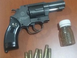 Bawa Soft Gun dan Peluru Tajam, Wahyu Ditangkap di Terminal Kalijaya