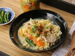 Slurpp! Enaknya Mie Tek-tek Ayam Bisa Anda Buat dengan 4 Langkah Ini