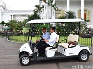 Potret Gaya Jokowi Jadi Sopir di Istana Potret Gaya Jokowi Jadi Sopir di Istana