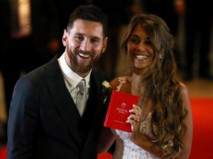 Para WAGs Seksi di Nikahan Messi, Penampakan Istri Egi John yang Bercadar