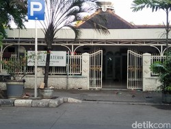 Saksi: Usai Salat, Pelaku Hunus Pisau Lalu Teriak Kalian Kafir!