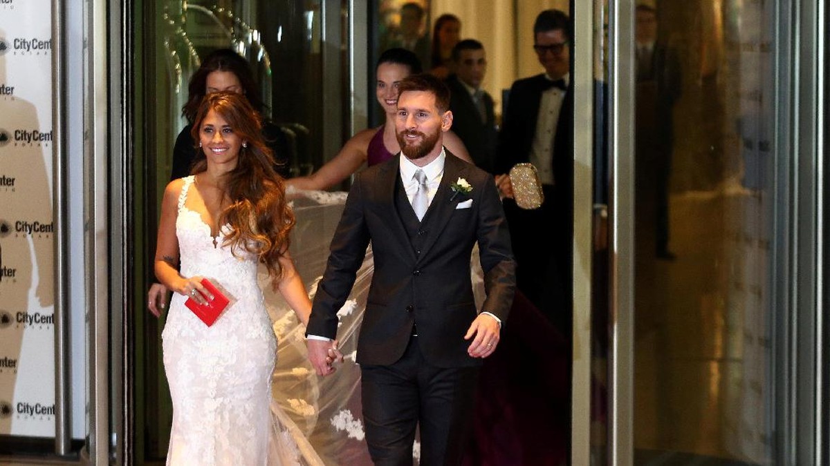 Lionel Messi dan Antonella Roccuzzo dalam resepsi pernikahan mereka (Foto: REUTERS/Marcos Brindicci)