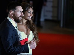 Bicara soal WAGs terpanas jelas tak bisa melupakan Antonella Roccuzzo. Tahun 2017 ini jadi momen penting Roccuzzo dengan Lionel Messi, setelah keduanya resmi menikah. Roccuzzo jelas jadi salah satu alasan impresifnya performa Messi, yang meraih Sepatu Emas Eropa tahun ini. (Foto: Reuters)