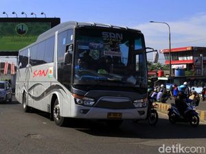 H+5 Arus Balik di Gerbang Tol Cileunyi Ramai Lancar