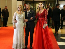 Kalau yang ini adalah keluarga Messi. Ada ibu dan ayahnya, Celia dan Jorge, plus saudara perempuannya, Maria Sol (Foto: REUTERS/Marcos Brindicci)