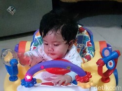 Risiko Anak Terlalu Dini Belajar Jalan dengan Baby Walker