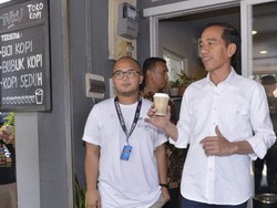Mampir ke Kopi Tuku, Presiden Jokowi Ngopi Kopi Susu Tetangga