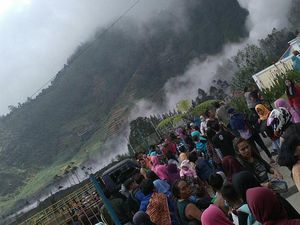4 Terluka, Ini 17 Orang yang Dievakuasi dari Kawah Sileri Dieng 4 Terluka, Ini 17 Orang yang Dievakuasi dari Kawah Sileri Dieng