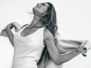 Di Usia 52, Brooke Shields Berpose Seksi dengan Lingerie Calvin Klein Di Usia 52, Brooke Shields Berpose Seksi dengan Lingerie Calvin Klein