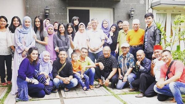 Heboh Kabar Rebutan Anak dengan Suami, Dina Lorenza Masih Syuting