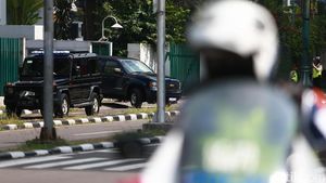 Naik Chevrolet Suburban, Obama Tinggalkan Indonesia