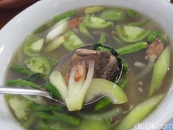 Main ke Anyer Bisa Makan Seafood dan Sup Ikan Enak di Sini