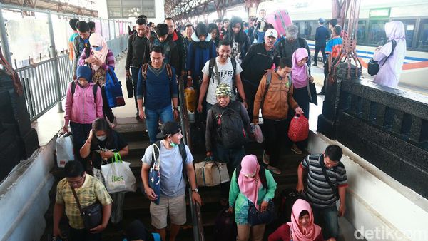 Arus Balik di Stasiun Pasar Senen Menurun