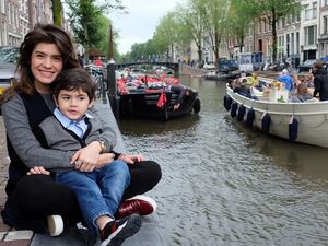 Jelang Tidur Jadi Momen Berbagi Cerita Carissa Putri dan Anaknya