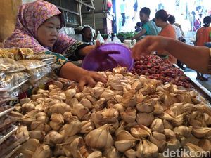 Lebaran Usai, Pedagang: Bawang Putih Kating Masih Rp 70.000/Kg Lebaran Usai, Pedagang: Bawang Putih Kating Masih Rp 70.000/Kg