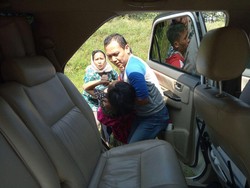 Para Perempuan Tangguh Ini Melahirkan di Tempat Tak Biasa