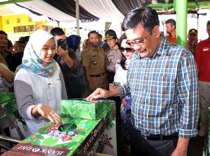 Gubernur Djarot Jajal JakCard Baru