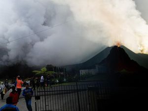 Kawah Dieng dan Cerita di Balik Lagu Berita Kepada Kawan Ebiet G Ade Kawah Dieng dan Cerita di Balik Lagu Berita Kepada Kawan Ebiet G Ade