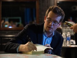 Penulis The Fault in Our Stars Segera Rilis Novel Baru