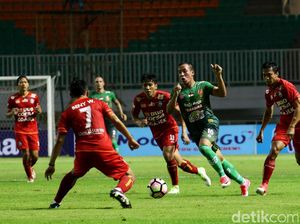 Skor Kacamata di Laga PS TNI vs Arema