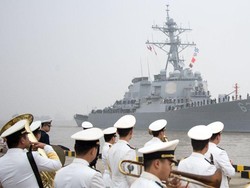 Kapal Perang AS Berlayar Dekat Pulau Sengketa di Laut China Selatan