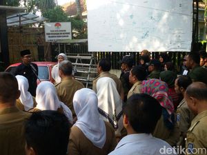 Hari Pertama Kerja, Ridwan Kamil Sidak Kantor Camat Sumur Bandung