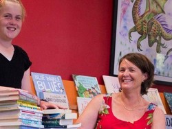 Ibu 4 Anak di Australia Ini Sanggup Baca 117 Buku dalam 6 Bulan