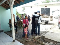 Jenazah Warga Banyuwangi Tertembak Pistol Polisi Dimakamkan