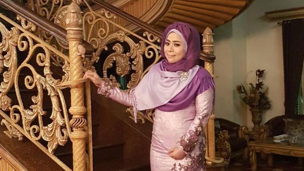 Kemewahan Rumah Muzdhalifah Hingga Masjid Besar di Pekarangan