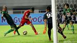 Skor Kacamata di Laga PS TNI vs Arema
