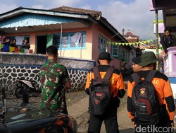 Warga Ramai-ramai Ingin Saksikan Evakuasi, Akses ke Lokasi Ditutup