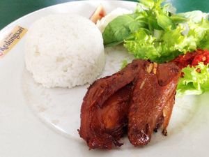 Gurih-gurih Pedas Ayam Kalasan dan Sambal Bajak Enak di 5 Tempat Ini