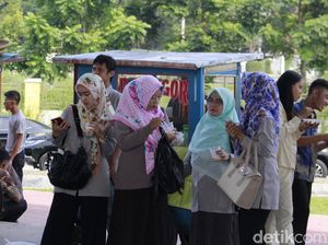 Pedagang Jajanan Rakyat Ramaikan Halalbihalal Pemkab Bandung