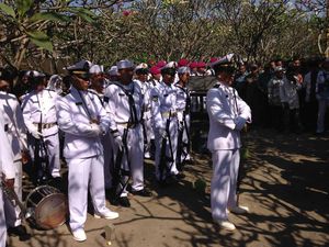 Saat Anak Korban Heli Jatuh Bertanya: Kok Ayah Dimasukkan ke Peti?