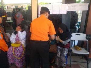 Kabasarnas Disambut Tangis Keluarga Korban Kecelakaan Heli